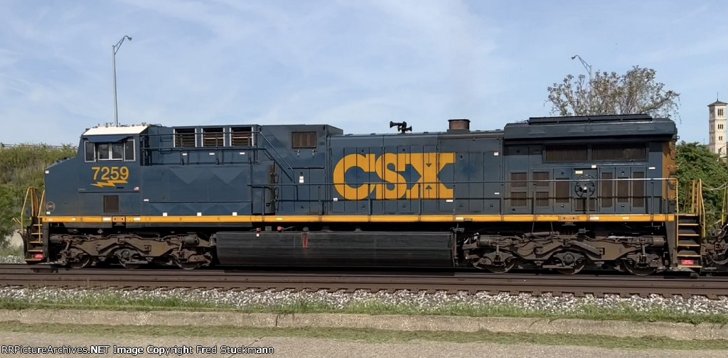 CSX 7259 leads M369.